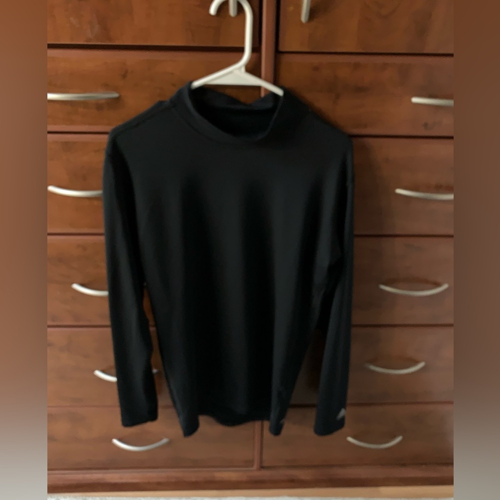 Men’s Adidas pullover golf top.